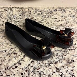 Melissa Classic Black with Tortoise Bow — size 7